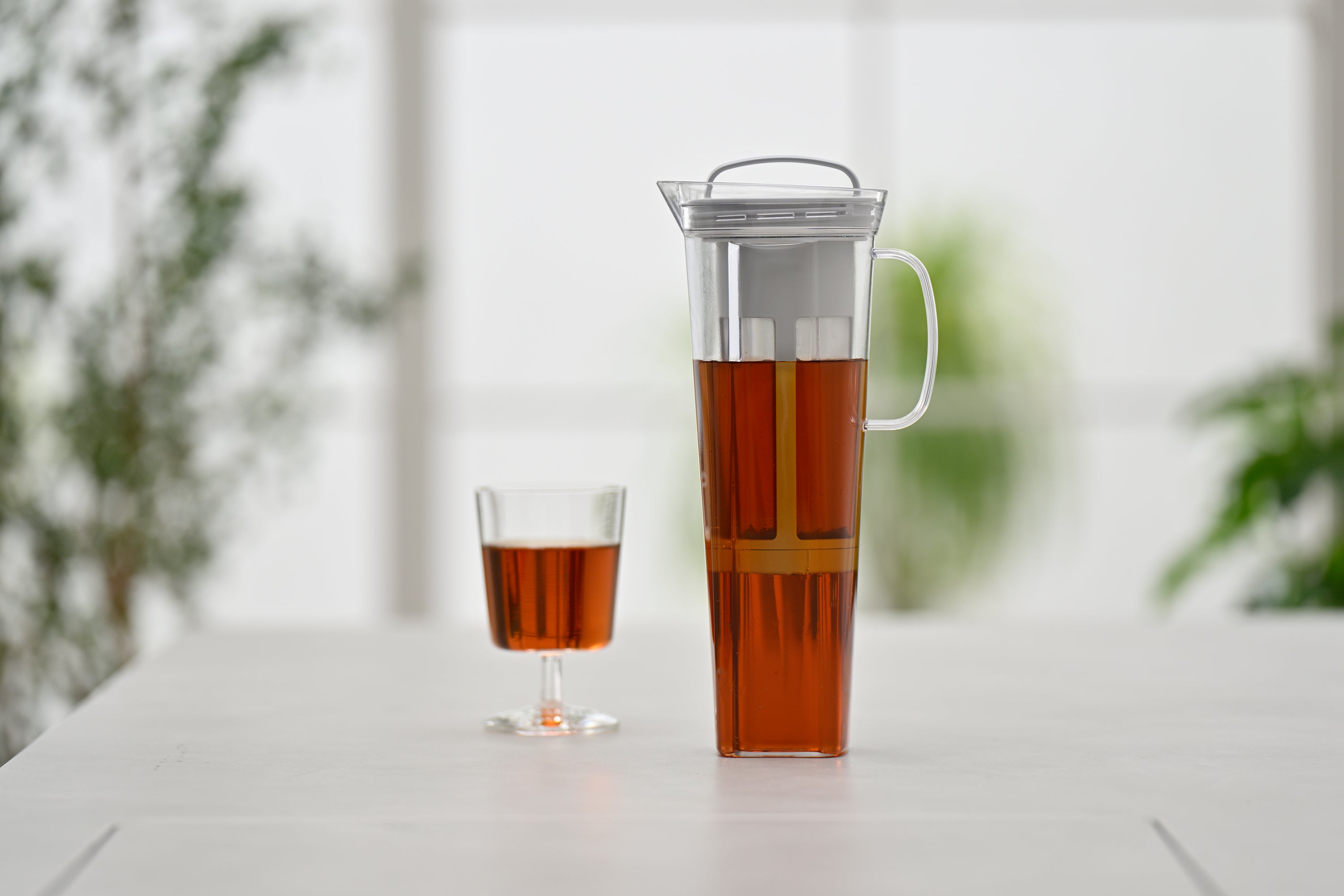 Cold Brew Tea Pitcher Lily
