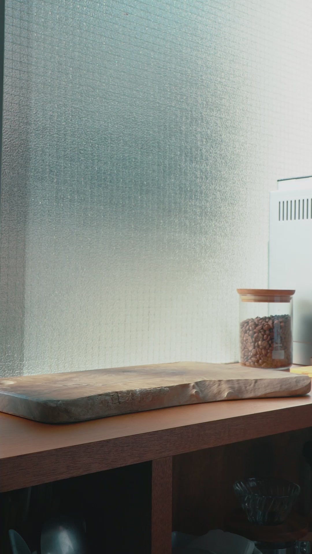 Load video: V60 Glass Dripper 02 Olive Wood